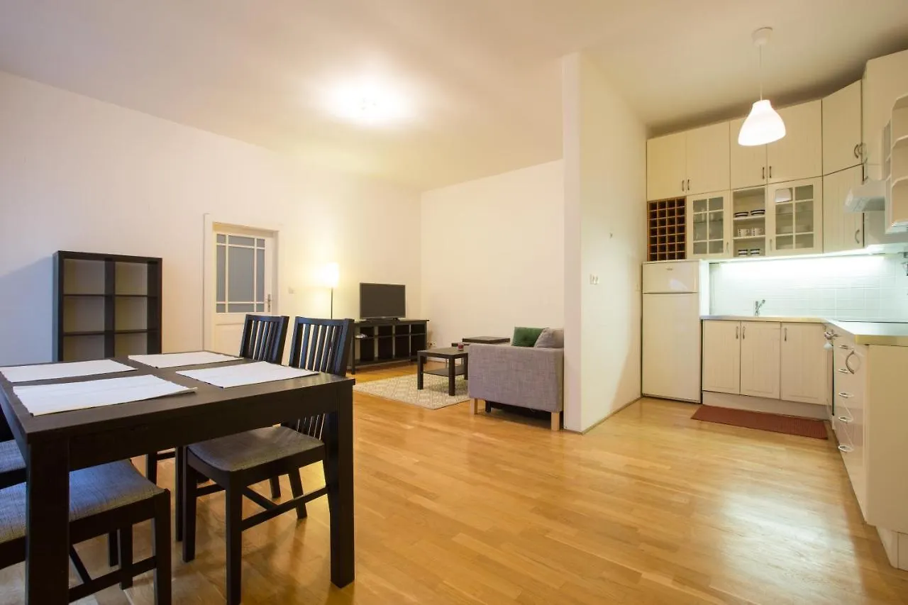 Elegant Apartment With Free Garage In The Center Of Prague